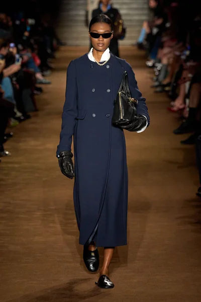 Look 4